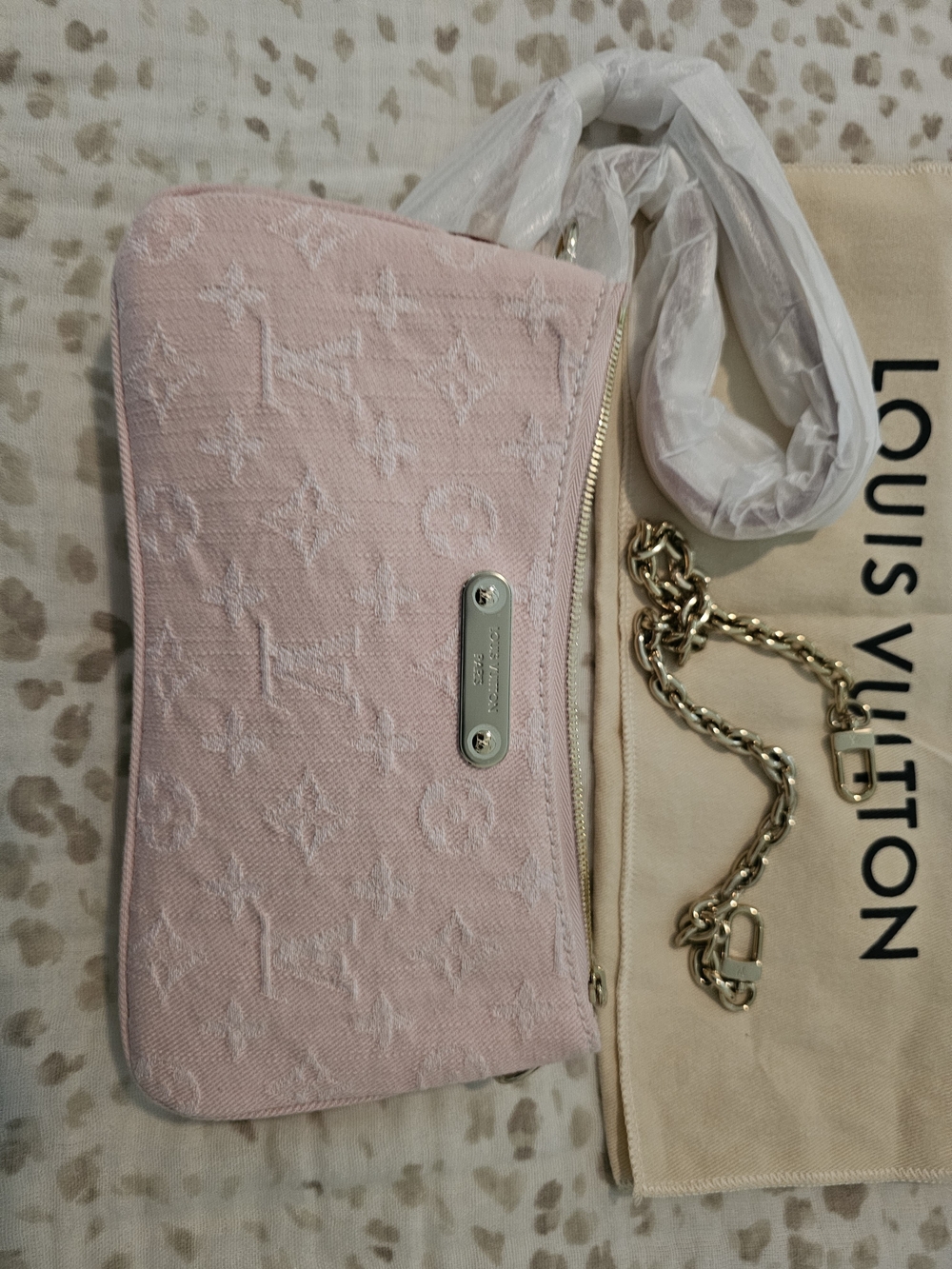 🌸Louis Vuitton Pink Pochette Liv Monogram Denim Shoulder Bag🌸